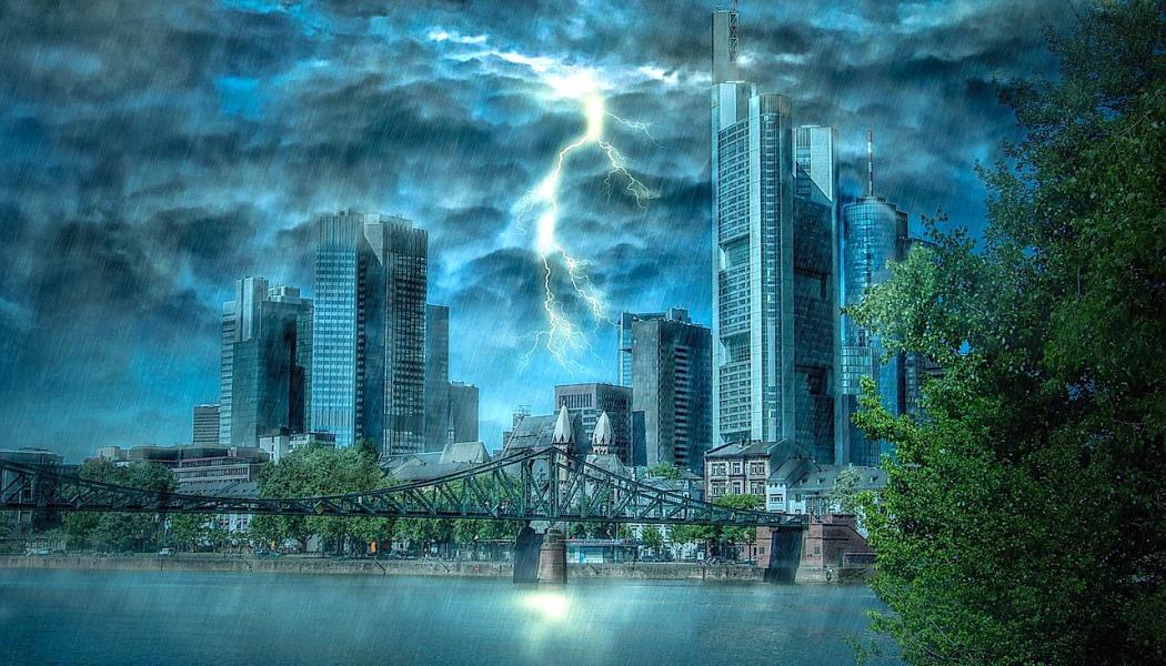 Det blixtrar i finansmetropolen Frankfurt. Bild: Creative Commons Lic. Pixabay, kredit: Tabor