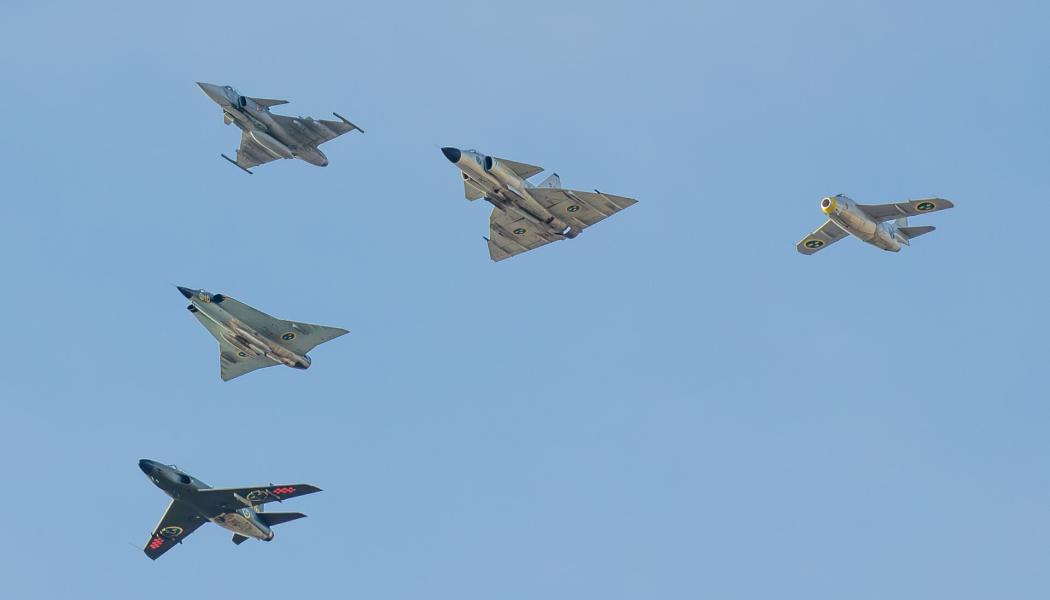 Jas Gripen med sina föregångar. Foto: Frankie Fouganthin/Wikimedia Commons