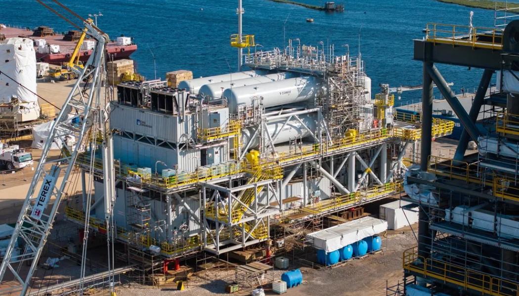Det krisdrabbade franska elektrolysörföretaget Elogen har levererat sin första PEM-elektrolysör på 2,5 megawatt till ett innovativt projekt i Nederländerna – men det kan också bli företagets sista, då dess framtid just nu är osäker. Baseload Power Hub, som innehåller Elogens elektrolysör, vid kaj i Eemshaven. Foto: Elogen

