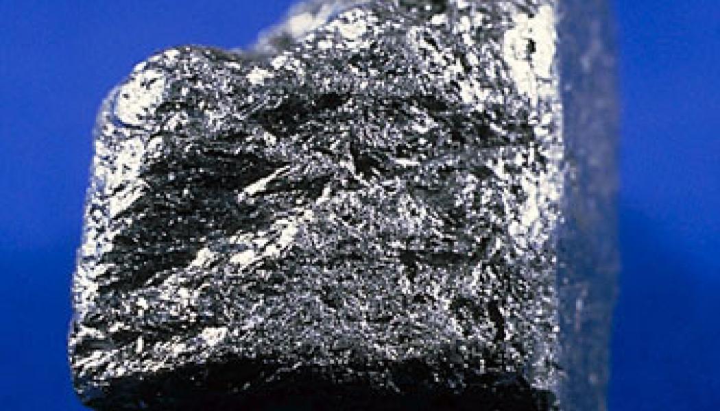 Grafit. Grafit motsvarar ca 40% av det aktiva materialet i litiumjonbatterier. Foto: Wikimedia Commons