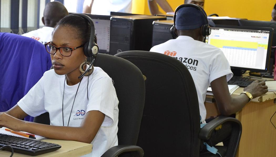 AWS-personal i ett datacenter i Kenya. Foto: Hawiphotography/Wikimedia Commons