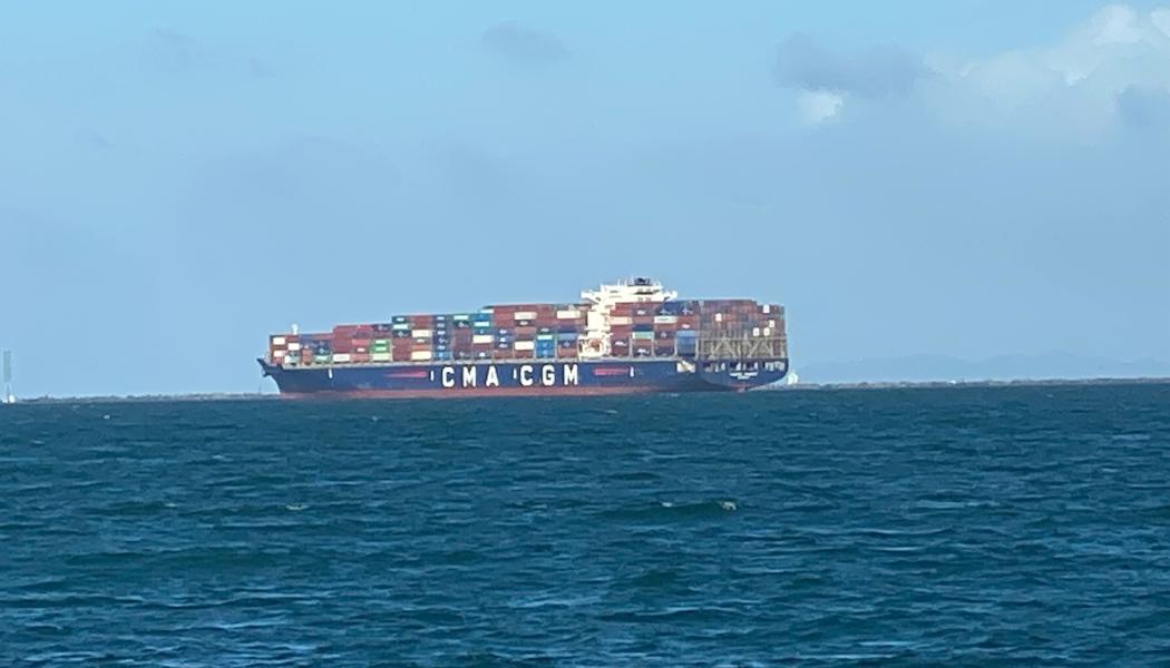 CMA CGM är det tredje största containerrederiet i världen. Containerfartyg utanför Panamas kust. Foto: Simon Matthis