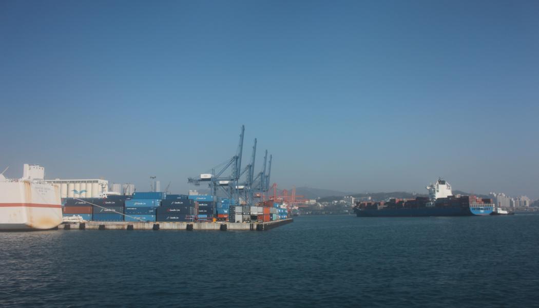 Containerterminal i Busan, Sydkorea. Foto: Simon Matthis 
