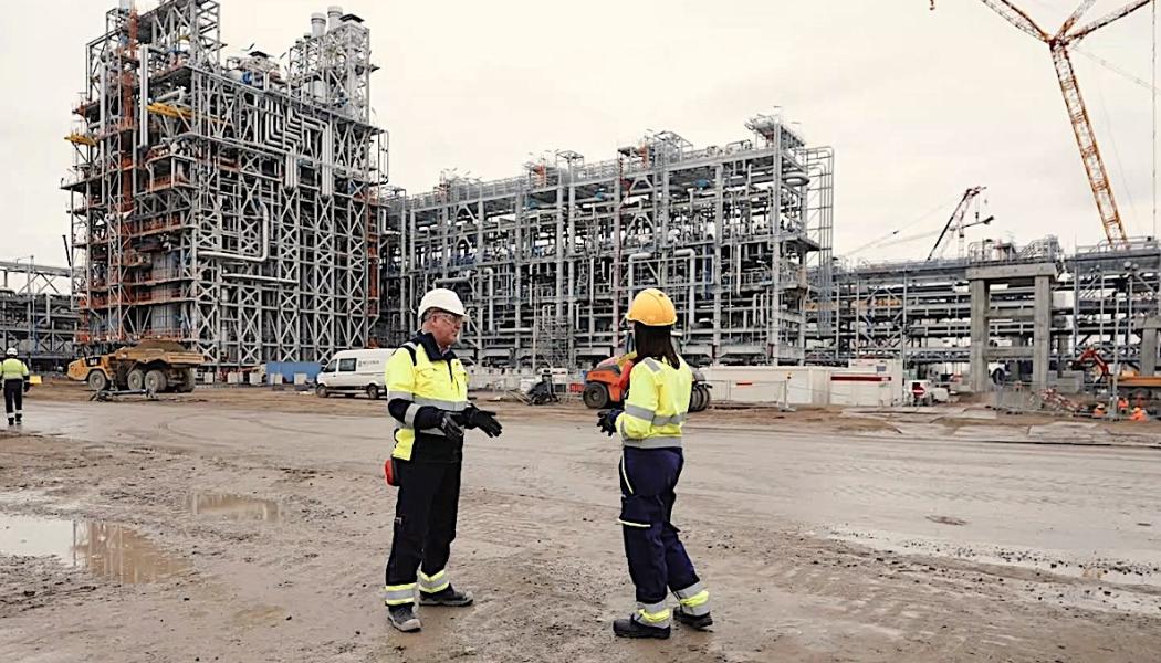 Under byggets toppskede engageras uppemot 2 500 arbetare på plats, och när anläggningen är i drift väntas den skapa cirka 450 fasta arbetstillfällen utöver tusentals arbetstillfällen under byggperioden.  Foto: Ineos projekt ONE