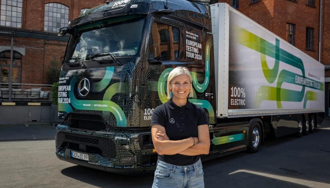 – Vi för samman två starka partners för att bygga ett ännu starkare företag och tillsammans lyckas med att ställa om transportsektorn i en mer hållbar riktning – sa Daimler Trucks koncernchef Karin Rådström. Foto: Daimler Trucks