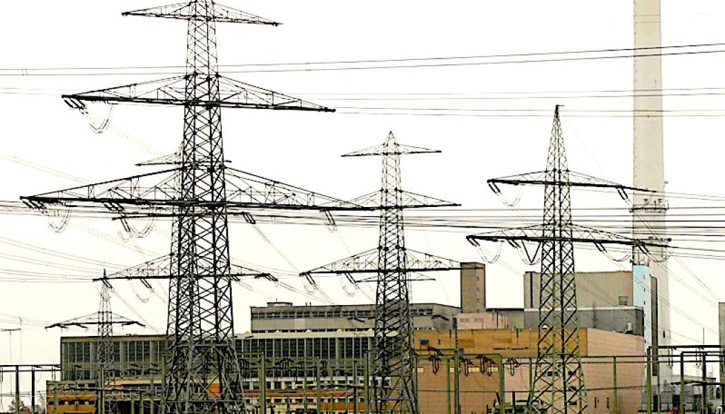 Kraftverket Landesbergen, framför det ställverket ”KW Landesbergen” respektive ”Kraftwerk Robert Frank” i Tyskland. Foto: Wikipedia Commons LIc. Kredit: Axel Hindemith
