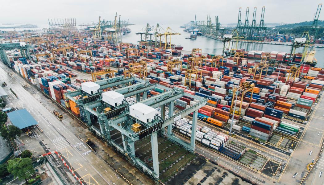 Förståelse kring vilka begränsningar och möjligheter olika val inom logistiksystemet ger är viktiga. Bland annat för att undvika påtvingade utsläpp av CO2 på grund av störningar i logistiksystemet. Foto: chuttersnap/unsplash