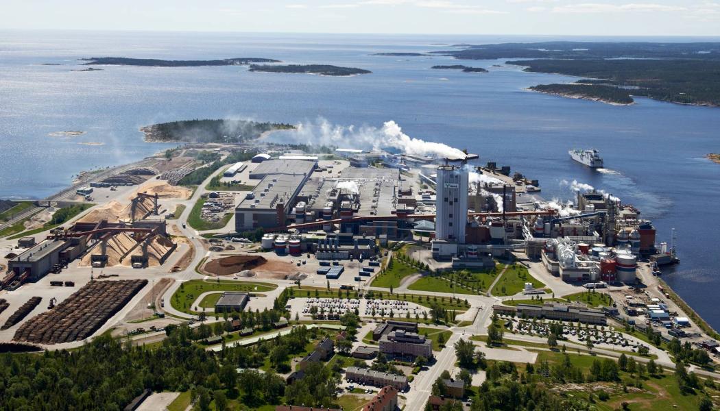 Fabriken i Husum där investeringen i en ny torkmaskin pausas. Foto: Per Ågren Media-Bild/Metsä Group