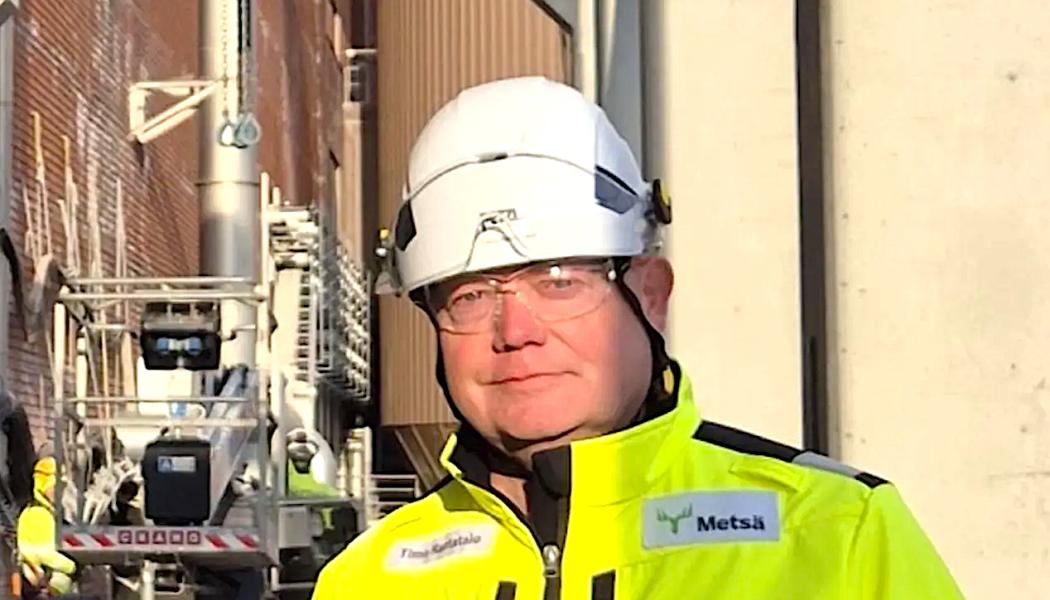 – Arbetet fortskrider enligt plan här i Simpele, säger projektchef Timo Rantatalo. Just nu pågår aktiviteter inom samtliga delar av projektet. Foto: Metsä Board