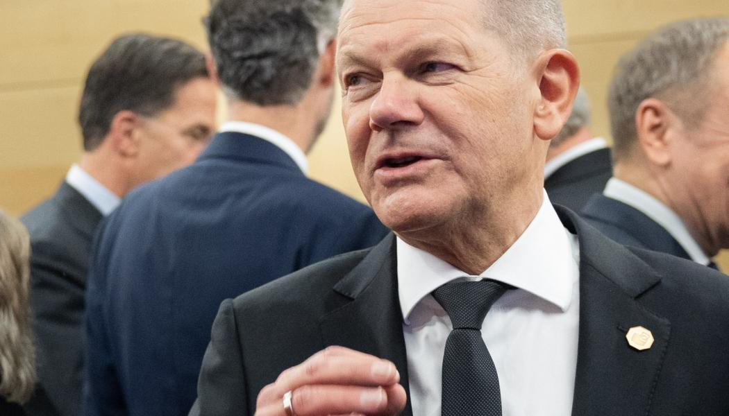 I sitt tal inför omröstningen betonade Scholz kontinuitet och framhöll samma teman som präglade hans tidigare valkampanjer – samhällelig 