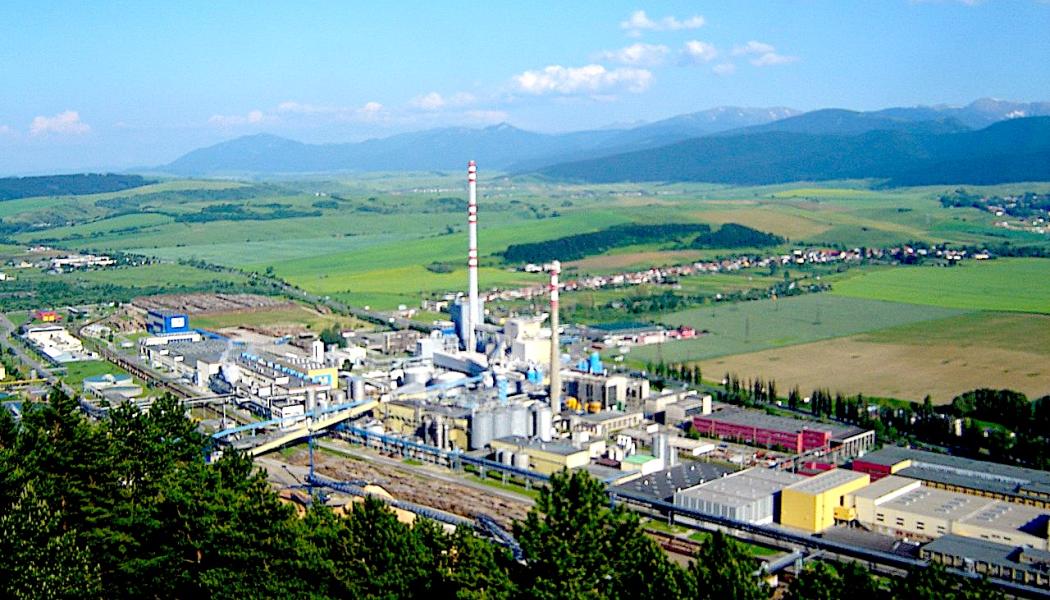 Pappersbruket Mondi Business Paper SCP i Slovakien. Foto: Wikipedia Common: Kredit: Branislav Turčina 
