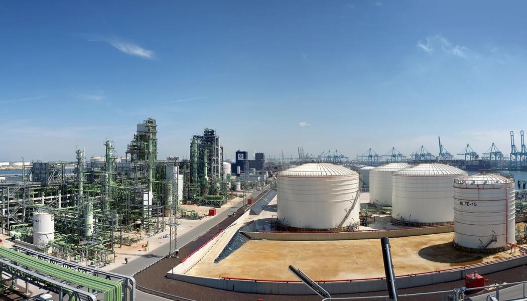 Sedan 2011 har Neste producerat förnybara produkter vid raffinaderiet i Rotterdam i Nederländerna. Foto: Neste