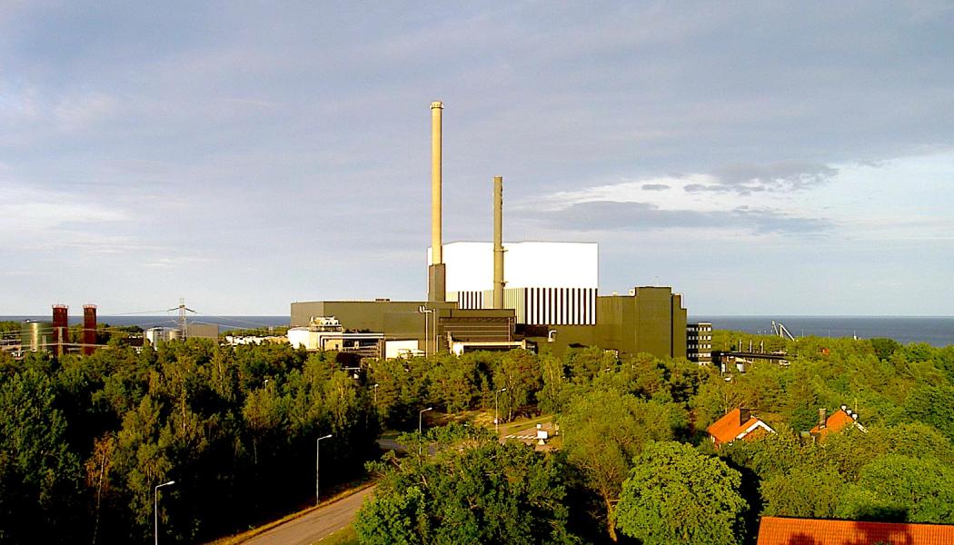 Oskarshamns kärnkraftverk. Energimyndigheten och Strålsäkerhetsmyndigheten har tidigare pekat ut ett antal möjliga platser, där de befintliga kärnkraftverken i Ringhals, Oskarshamn och Forsmark nämnts som särskilt lämpliga för utbyggnad. Foto: Wikipedia Common, kredit: Daniel Kihlgren