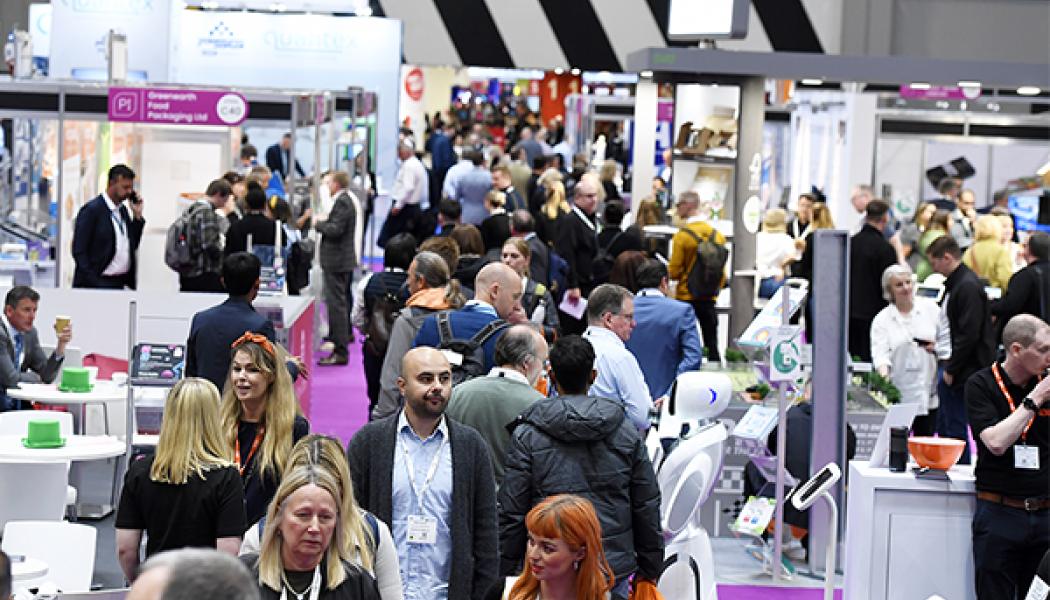 Stor uppslutning nyligen vid Packaging Innovations & Empack 2025. Presentationerna ägde rum under första dagen av Packaging Innovations & Empack 2025. Evenemanget förväntades sätta nya besöksrekord och befästa sin position som en av världens viktigaste mötesplatser för förpackningsindustrin. Foto: Packaging Innovations & Empack 2025