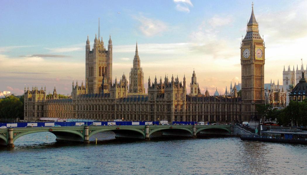 Palatset Westminster i London, mötesplatsen för Storbritanniens parlament. Foto: Wikipedia Common, kredit: Mike Gimelfarb -