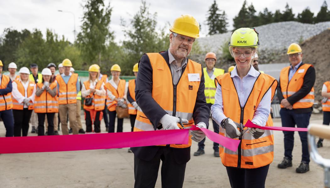 Första spadtaget. Foto: Owens Corning