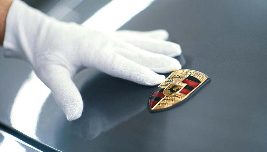 Porsche intar tredjeplatsen bland de mest omtyckta bilmärkena i Tyskland. Det speglar märkets starka ställning på hemmamarknaden. Trots att det är en tillverkare av sport- och premiumbilar – med ett relativt smalt modellutbud och höga priser – har märket lyckats bygga upp ett förtroende långt bortom sportbilsentusiaster. Foto: Porsche