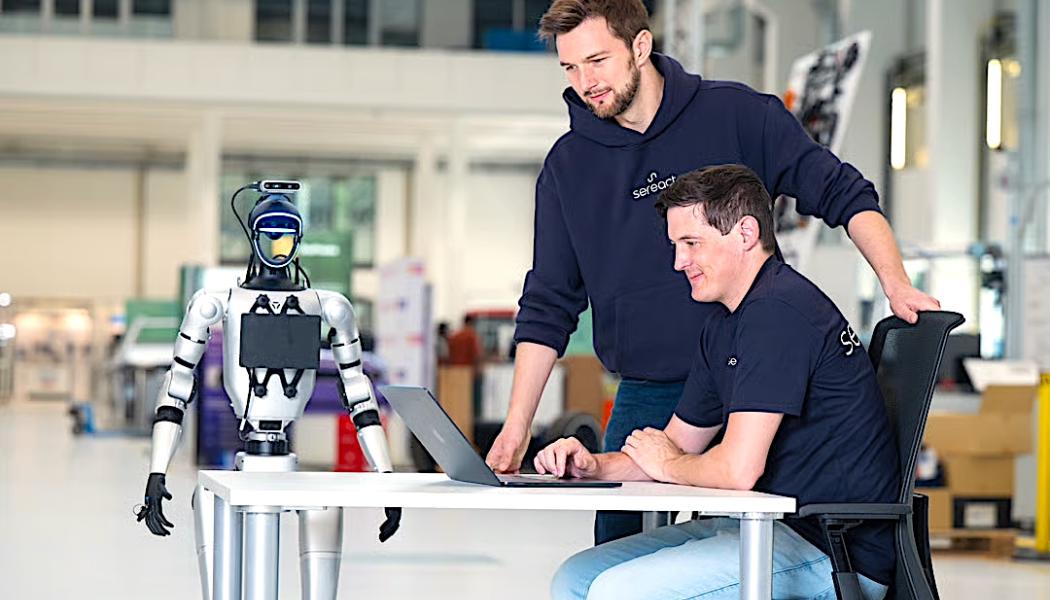 Sereacts grundare Ralf Gulde (stående) och Marc Tuscher: Robotar som ser, tänker och agerar. Foto: Sereact