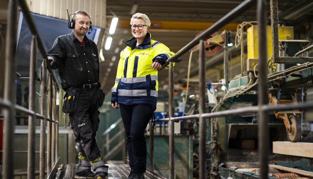 Marlene Bergström, platschef Malå, med kollega. Foto: Setra