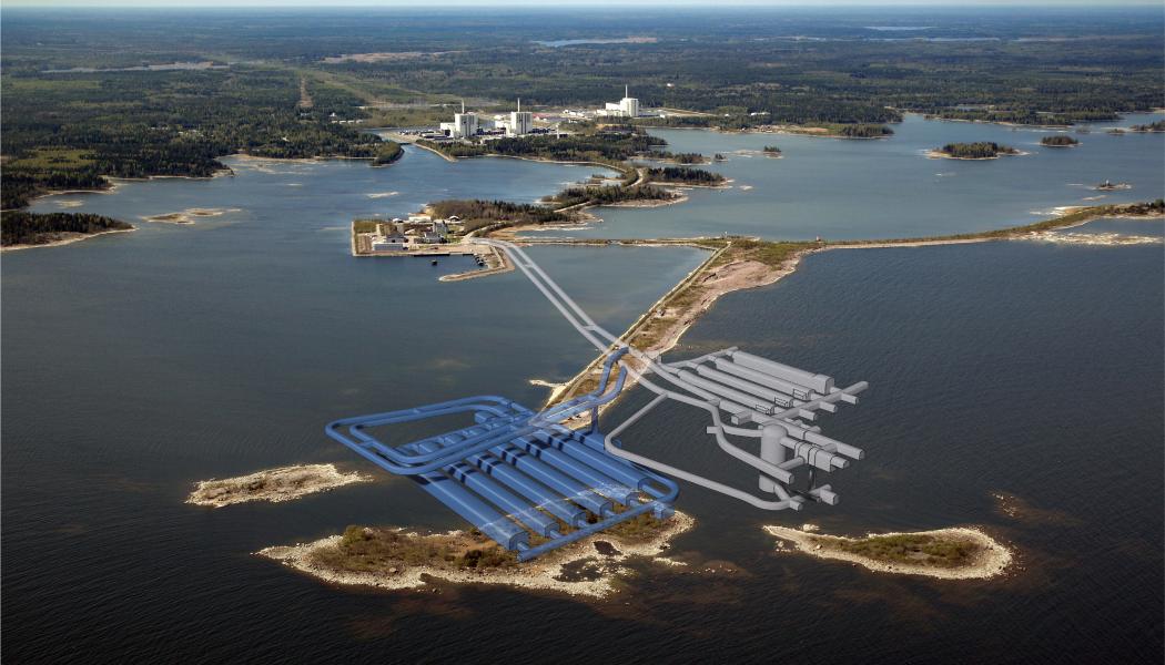 Anläggningen vid Forsmark kommer att kunna ta emot tre gånger så mycket avfall som i dag när utbyggnaden (blåmarkerad) är slutförd. Foto: SKB