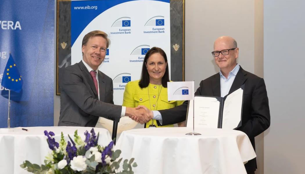 Finnveras vice vd Jussi Haarasilta, vd för Finlands exportkredit ltd Pia Peltoniemi och EIB:s vice vd Thomas Östros. Foto: Finnvera Plc