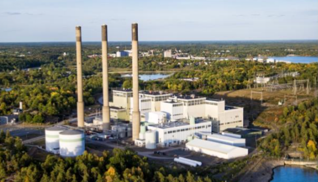 Detta blev ett av resultaten av den gröna omställningen. Karlshamnsverkets oljeeldade pannor har blivit en viktig komponent i svensk elförsörjning tack vara nedläggningen av fullt fungerande kärnkraftverk. Foto: Uniper