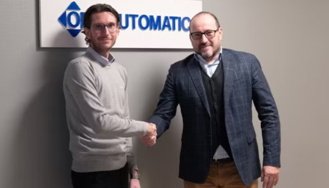 Casper Sigurdsson, Produktansvarig på OEM Automatic, och Alberto Turone, International Sales Manager på Quadritalia. Foto: OEM Automatic