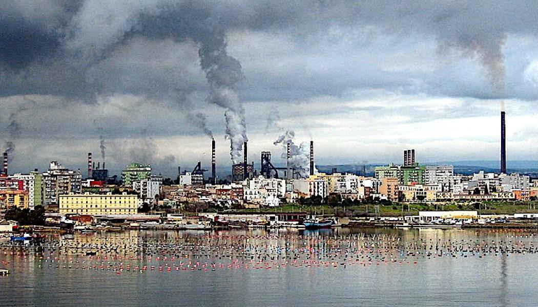 Stålverket i Taranto sattes under statlig förvaltning efter att regeringen tog över från ArcelorMittal. Foto: Wikipedia Commons Lic. Kredit: mafe de baggis f