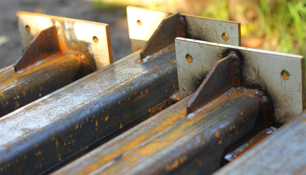 Fossilfritt eller lågkoldioxidstål produceras med tekniker som minskar eller eliminerar användningen av kol i produktionsprocessen. Symbolbild: Foto: Creative Commons Lizenz: Kredit: rdconstruction178