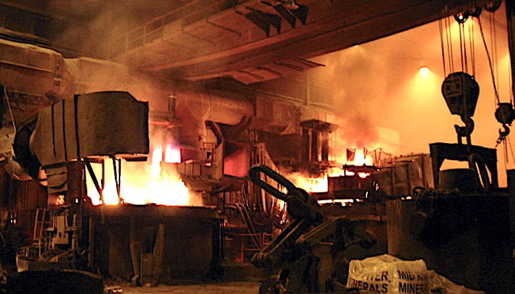 Stålfabrik med två ljusbågsugnar. Foto: Wikipedia Commons Lic. Kredit: Payton Chung,