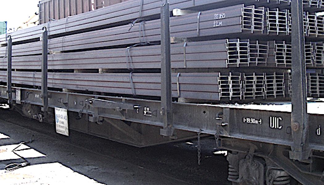 Ståltransport i Europa. Det internationella logistikföretaget Sifax Global Logistics stärker sin närvaro i Norden. Med ett globalt nätverk i ryggen erbjuder bolaget skräddarsydda fraktlösningar till konkurrenskraftiga priser. Foto: Sifax Global Logistics