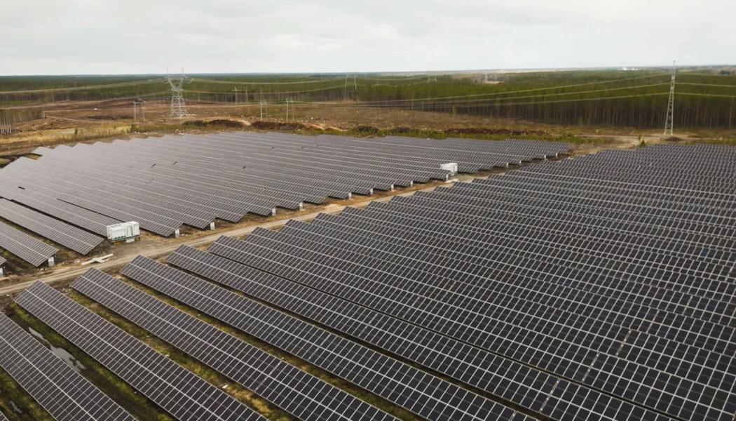 Objekt. Det största datacentret byggs i Utajärvis Mustikkakangas, intill Skarta Energys solpark. FOTO: Matti Harju / Utajärvi kommun