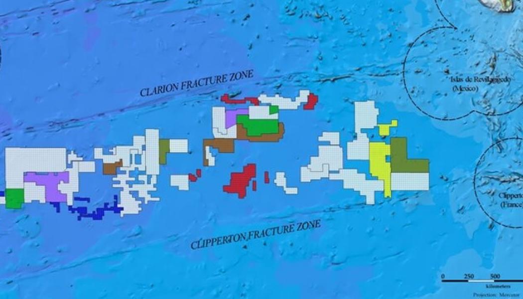  I Clarion–Clipperton-zonen, i Stilla Havet mellan Mexiko och Hawaii, täcker polymetalliska noder upp till 70 procent av havsbottnen. Karta: IOM