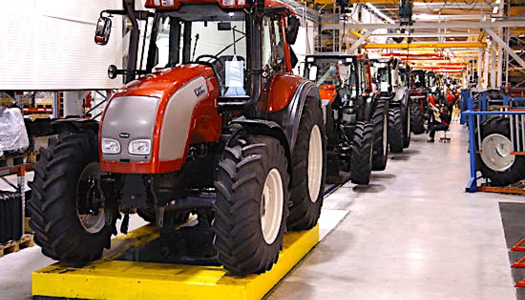 Valtra Oy Ab är en tillverkare av traktorer och jordbruksmaskiner verksam i Finland och tillhör det amerikanska företaget AGCO. Foto: Valtra