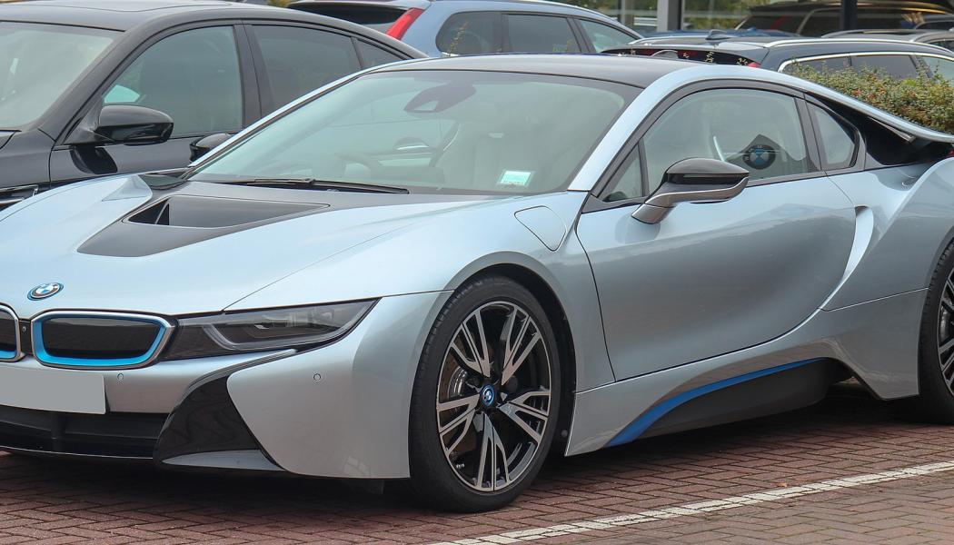 BMW i8 är en hybridbil. Foto: Vauxford/Wikimedia Commons