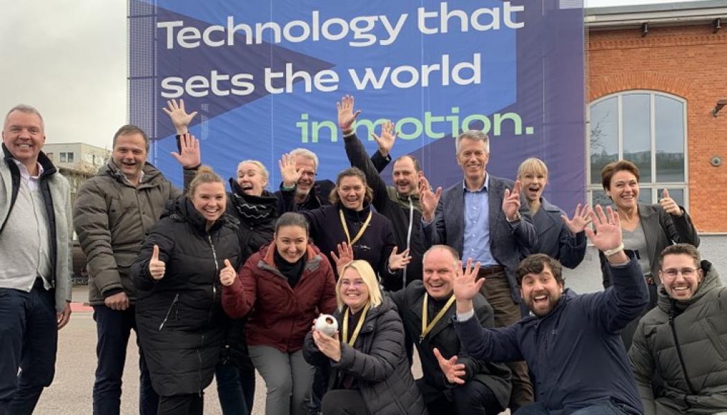 Voiths team i Heidenheim och Düren firar framgången och erkännandet i form av det tyska hållbarhetspriset för pressfilten Infinity +Green och det återvinningskoncept som ligger bakom produkten. Foto: Voith