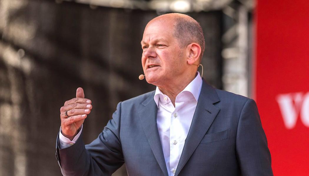 Kansler Olaf Scholz har försökt stötta stålindustrin genom att diskutera energikostnadslättnader och andra åtgärder under ett toppmöte. Scholz betonade stålindustrins betydelse för Tysklands ekonomi och föreslog till och med statligt ägarskap som en möjlig lösning. Foto: Wikipedia Common, Kredit: Raimond Spekking