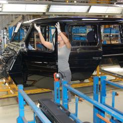 Företaget Magna Steyrs monteringslinje för Mercedes-Benz G-klass fordon. Foto: Wikipedia Common, kredit: Bahnfrend