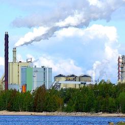 Stora Ensos massa- och pappersbruk i Veitsiluoto, Kemi, Finland. Foto: Wikipedia Common Lic, kredit: Estormiz