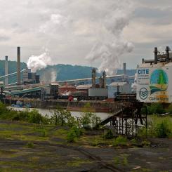 Kocksanläggning i Pennsylvania. Foto: Roy Luck - US Steel Clairton Works, Clairton PA/Wikimedia Commons