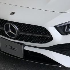 Bättre årgång. 2023:års Mercedes-Benz A-Class A200 Sedan AMG Dynamic på utställningen Autopolis. Foto: Wikipedia Common, kredit: Khon Kaen.