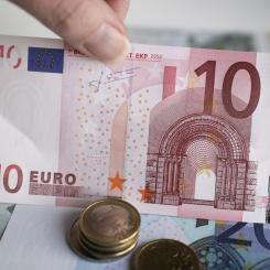 Fredrik Sandberg / TT: Euro-zonens inköpschefsindex för industrin är nu nere under den magiska gränsen 50.