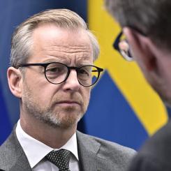 Claudio Bresciani/TT: Finansminister Mikael Damberg om KI:s prognos. Arkivbild.