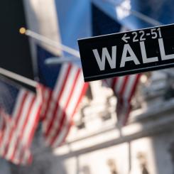 Mark Lennihan/AP/TT: Handelsveckan på Wall Street inleddes uppåt.