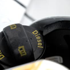 Janerik Henriksson/TT: Billigare att fylla dieseltanken. Arkivbild