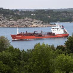 Thomas Johansson/TT: Handeln med Ryssland, bland annat i form av oljeimport, har rasat i år enligt Kommerskollegium. Arkivbild