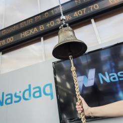 Stina Stjernkvist/TT: Börsklockan hos Nasdaq Stockholm. Arkivbild.