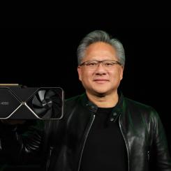 Nvidia: Nvidias vd Jensen Huang visar upp bolagets mest avancerade grafikprocessor.