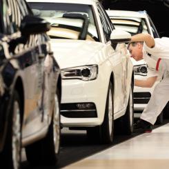 Matthias Schrader/AP/TT: Industriarbetare i Tyskland kan räkna med ett rejält lönelyft. Arkivbild.