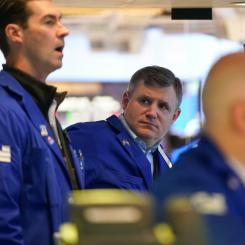 Seth Wenig/AP/TT: Stämningen var dämpad i börshuset i New York under veckans första handelsdag.